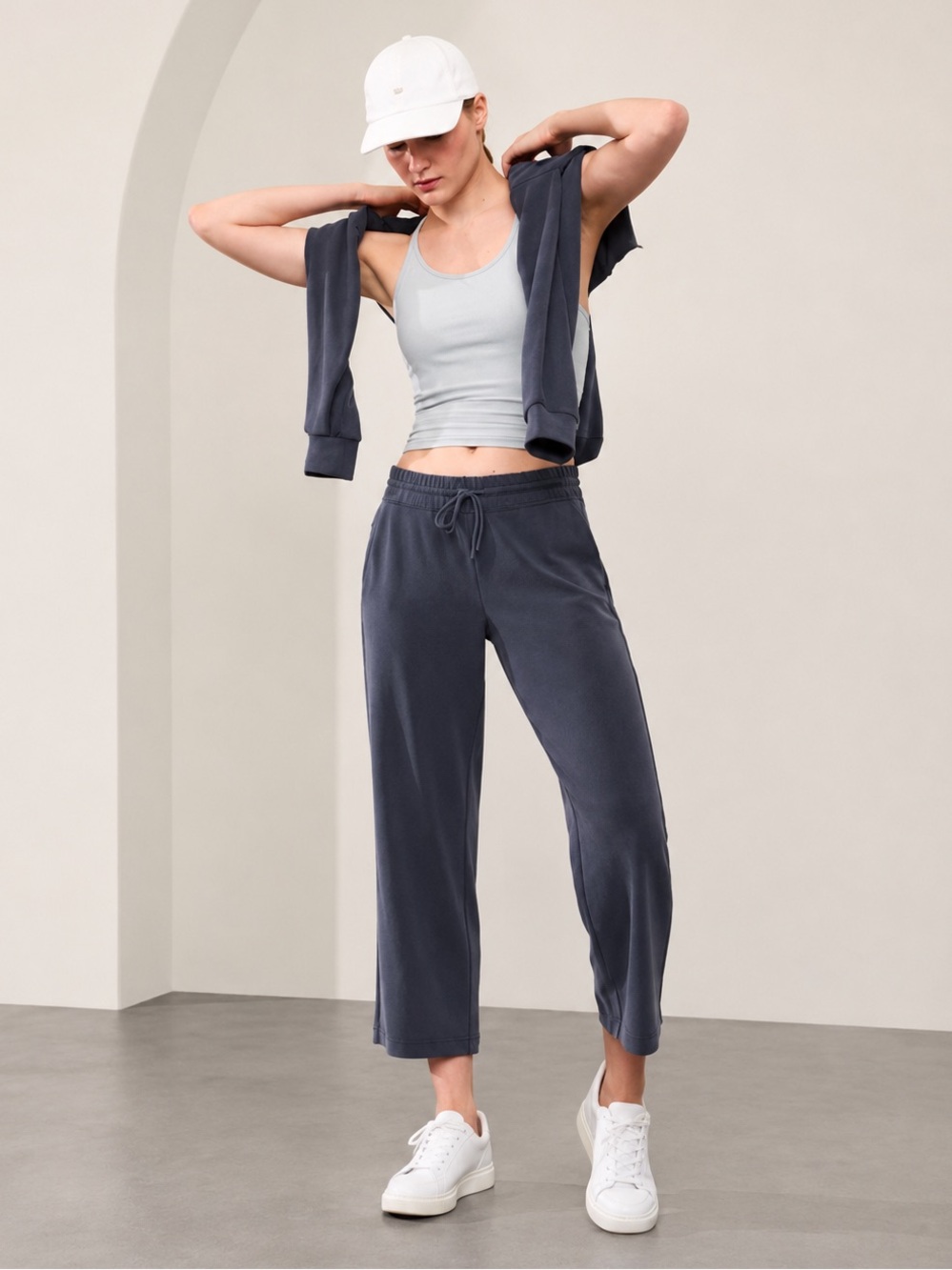 Athleta Seasoft Mid Rise Straight Crop Sweatpants in Navy Blue Size Small